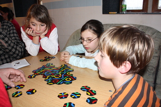 Familienspiele im Jugendclub.