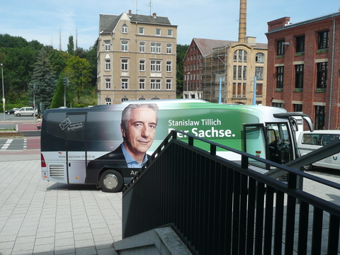 Der Bus des Ministerpräsidenten vor dem Industriemuseum